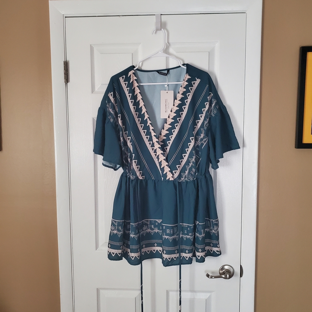 BloomChic Teal and Cream V-Neck Blouse